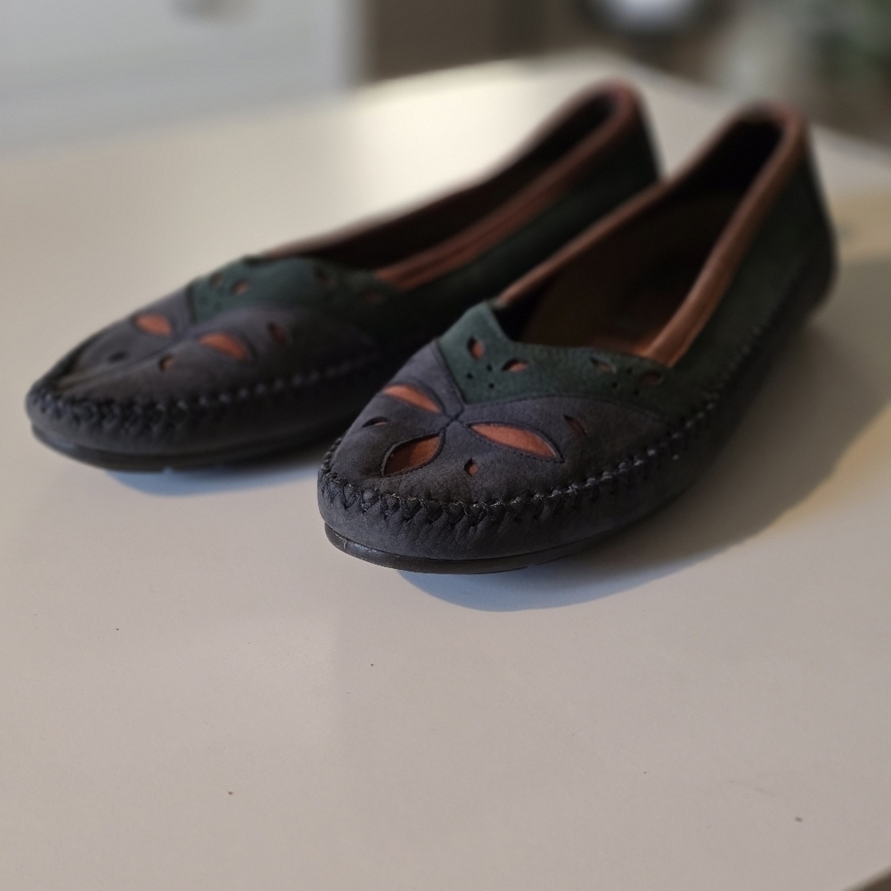 Vintage 90s Hush puppies mocassin slip on soft suede leather flats